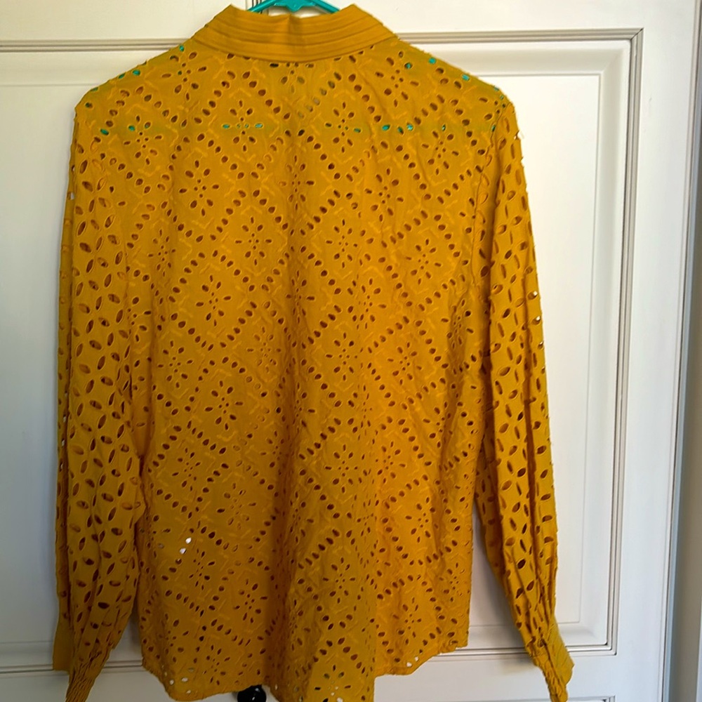 CHICO’S eyelet button down blouse. Excellent condition. Size M. - Picture 6 of 7